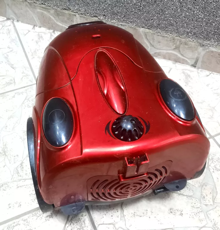 odkurzacz-perfect-czerwony-kolor-dominujacy-czerwony