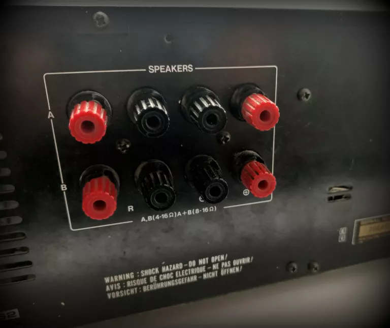WZMACNIACZ AKAI AM-52