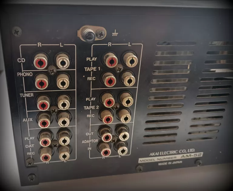 WZMACNIACZ AKAI AM-52