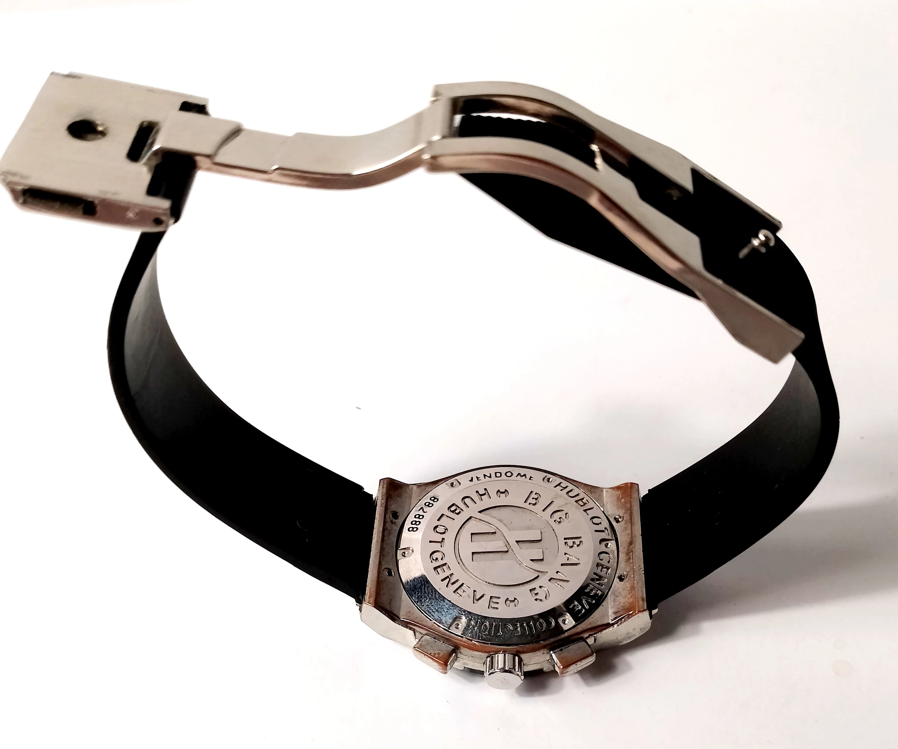 zegarek-damski-geneva-z-cyrkoniami-rodzaj-analogowe