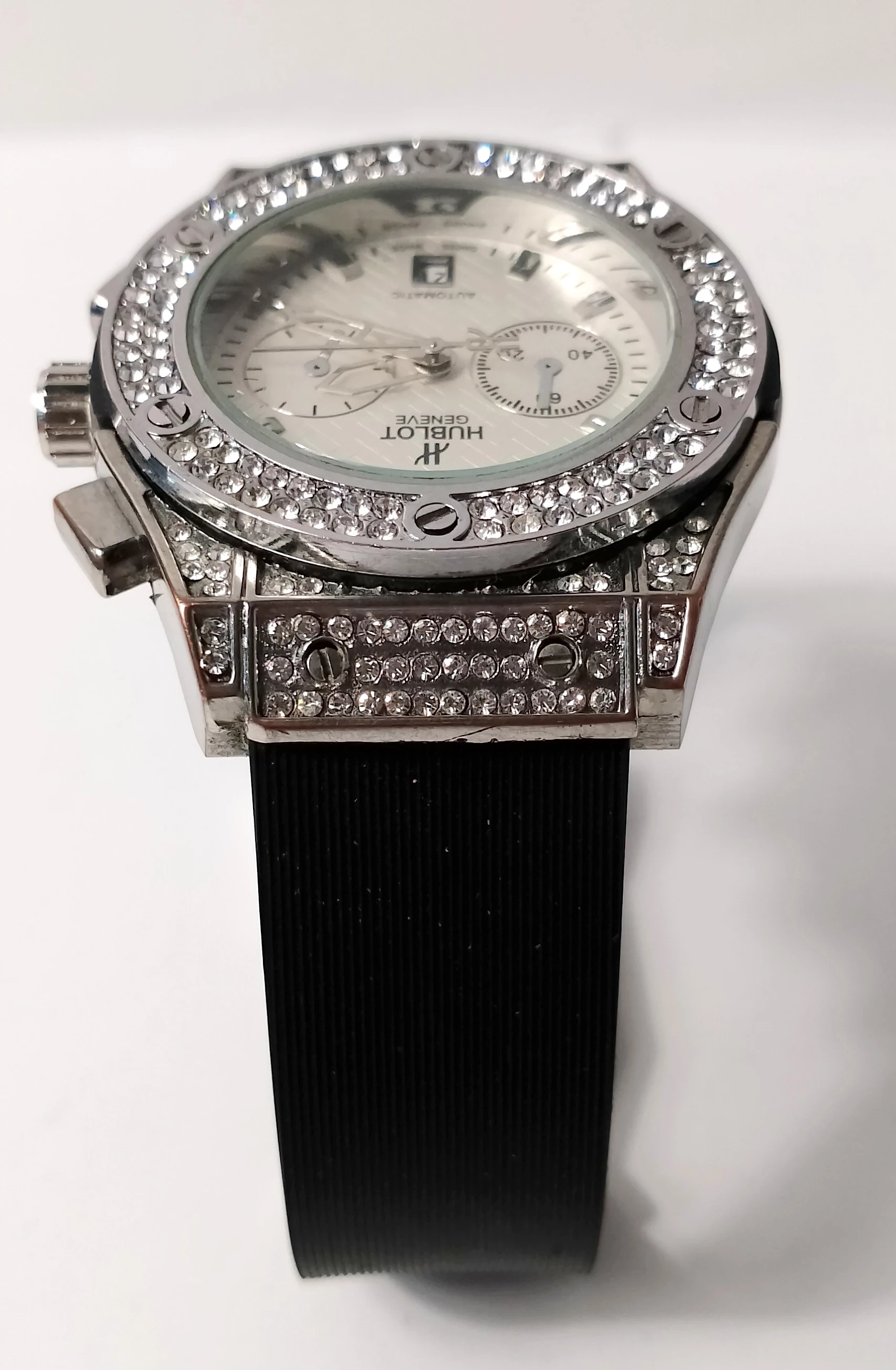 zegarek-damski-geneva-z-cyrkoniami-wodoszczelnosc-brak