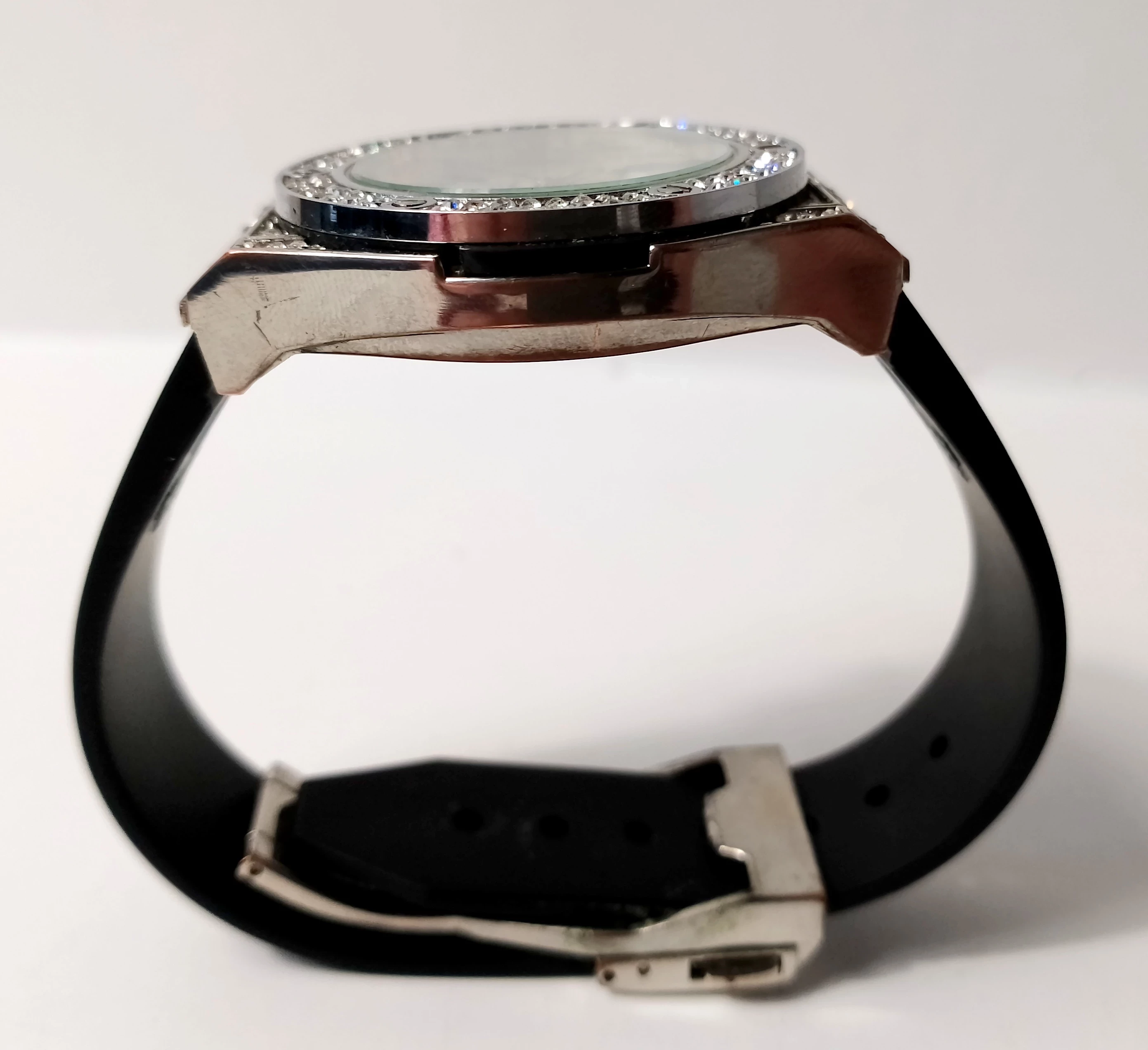 zegarek-damski-geneva-z-cyrkoniami-funkcje-brak