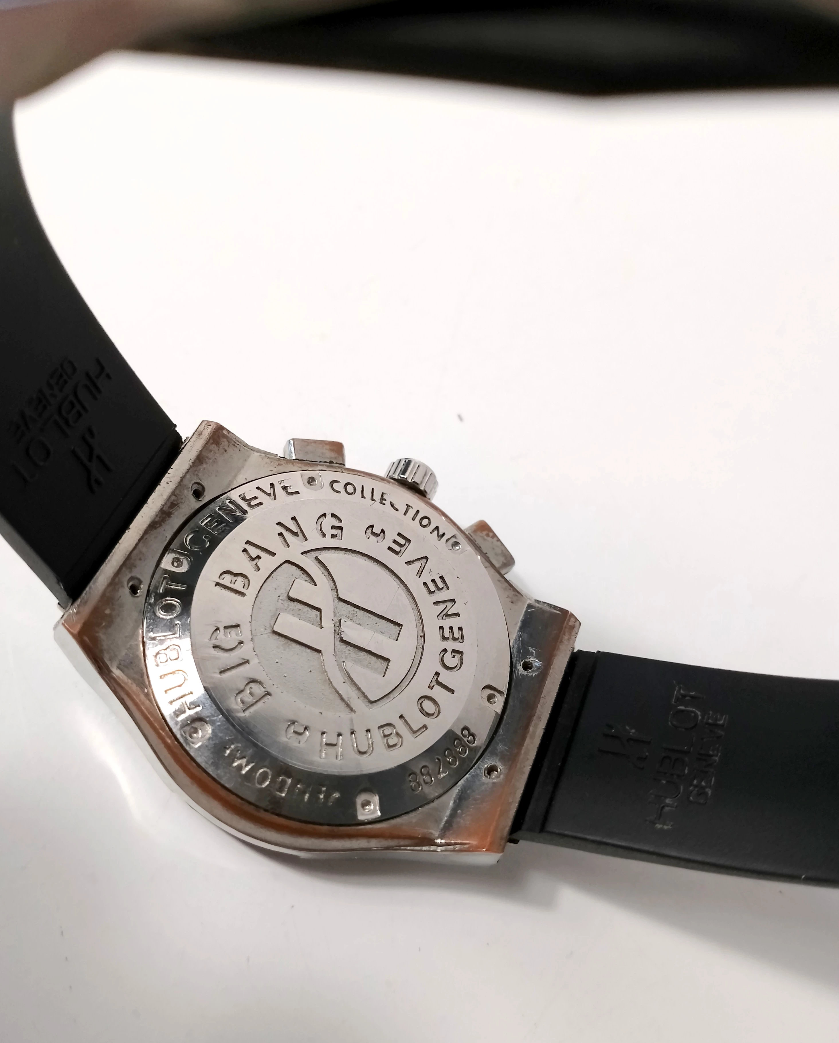 zegarek-damski-geneva-z-cyrkoniami-typ-nareczny