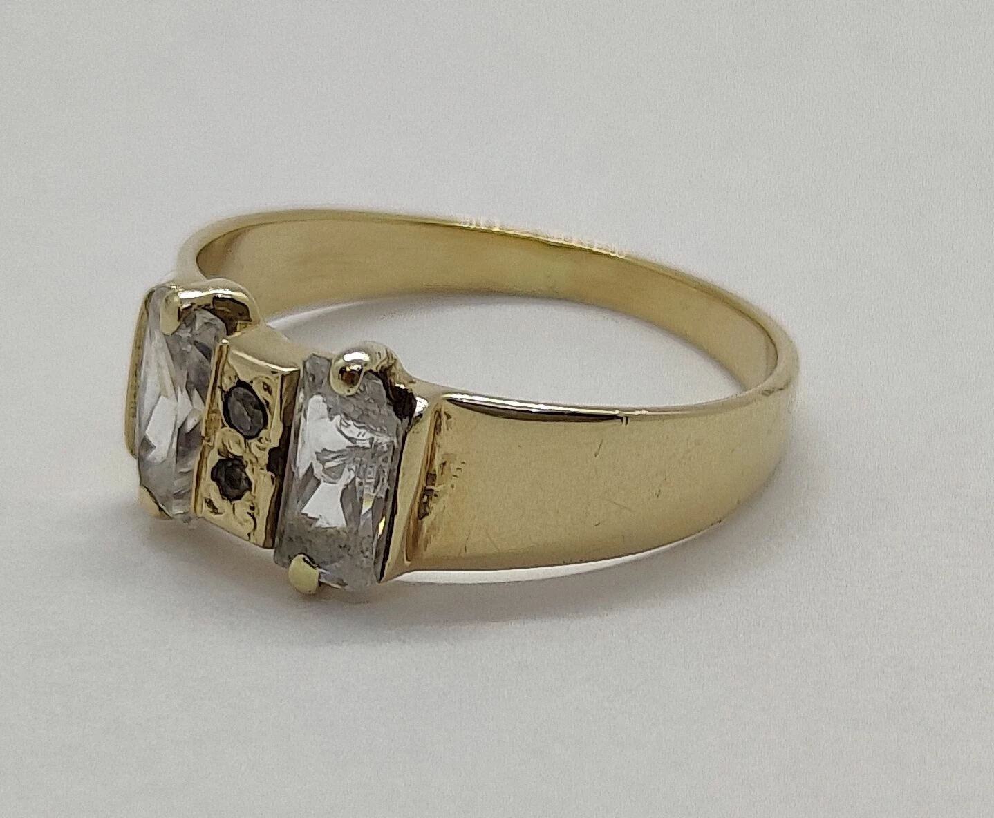 gustowny-zloty-pierscionek-z-cyrkoniami-238g585-material-zloto