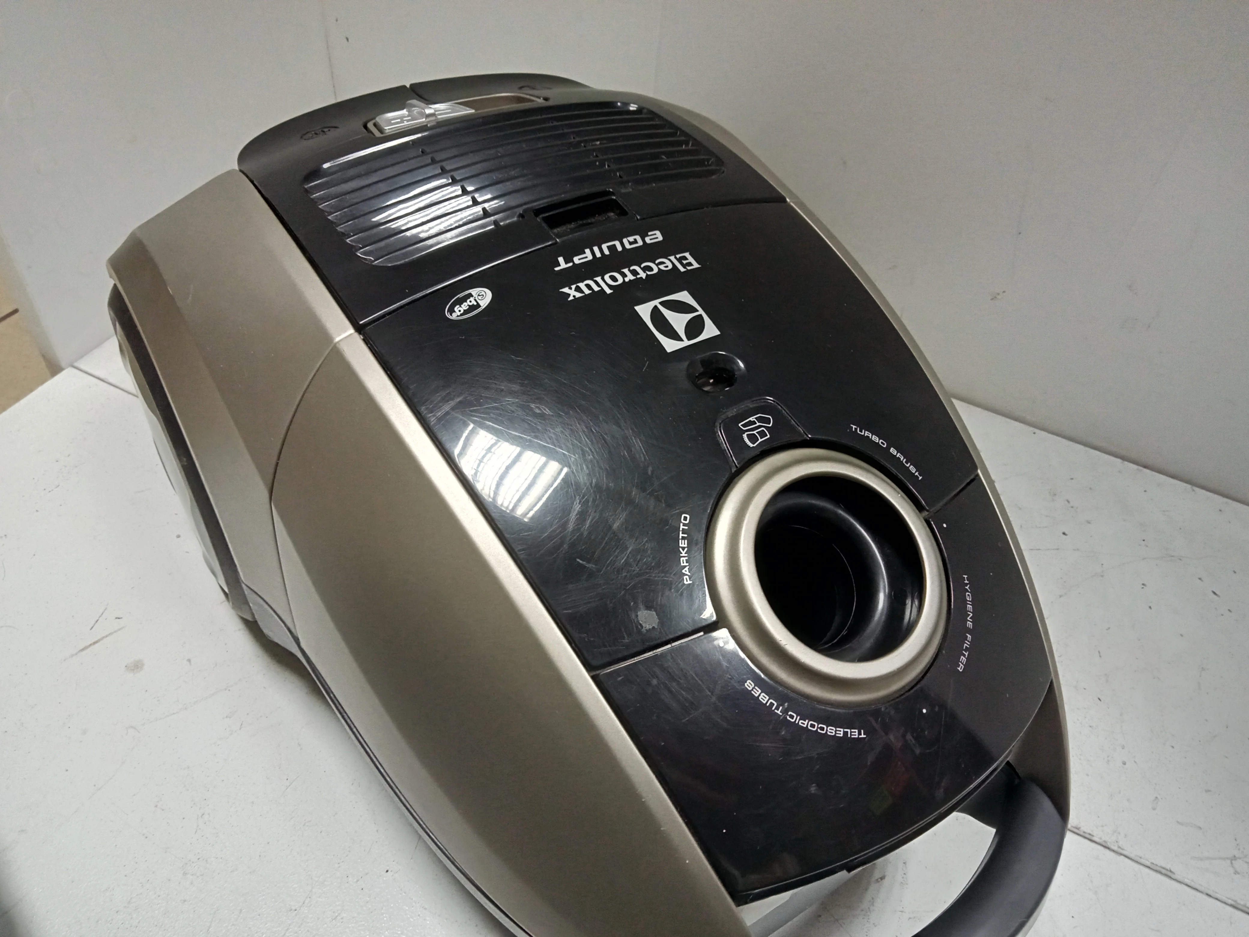 odkurzacz-electrolux-equipt-eeq30-akcesoria-moc-1400