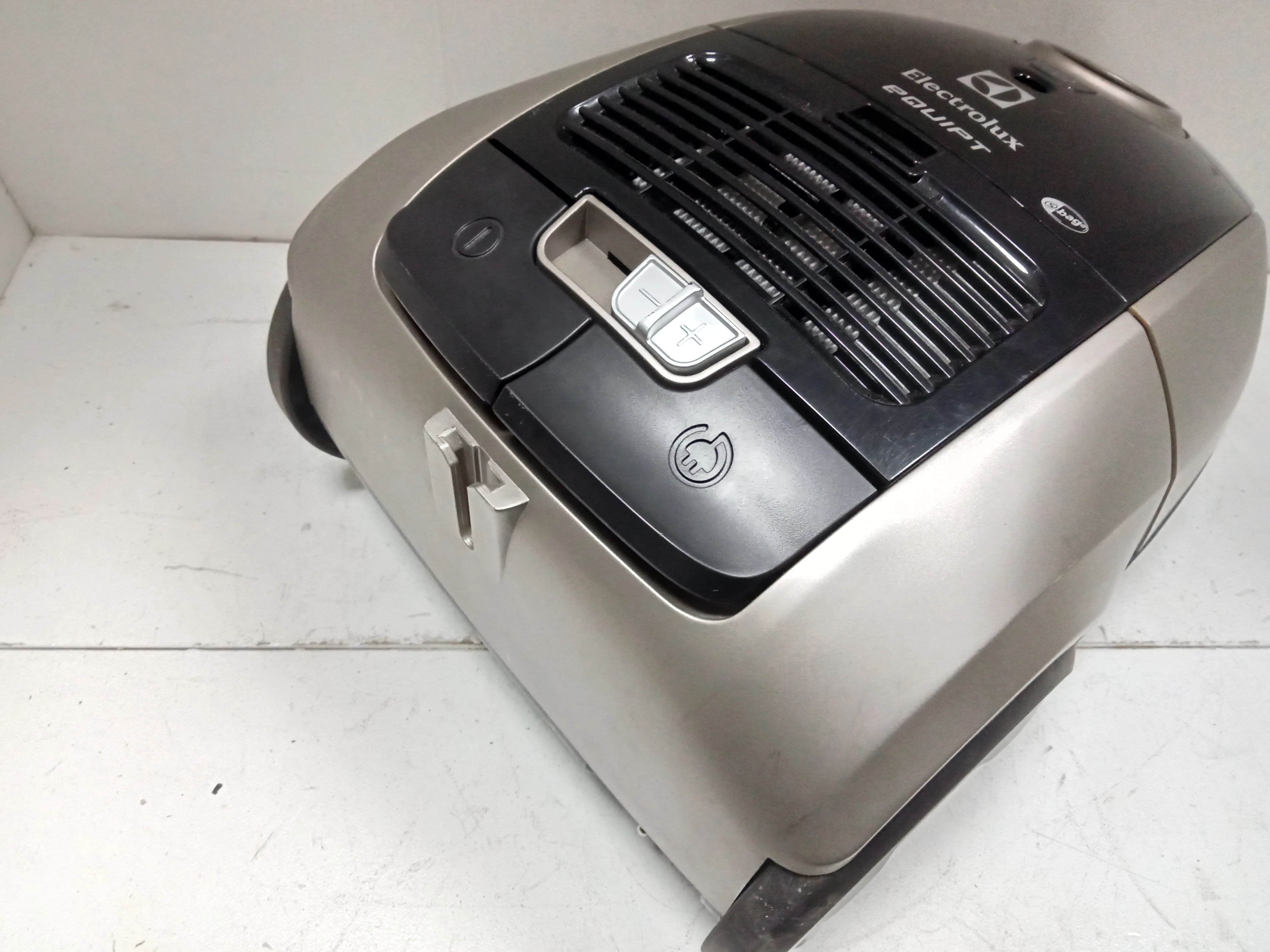 odkurzacz-electrolux-equipt-eeq30-akcesoria-rodzaj-odkurzacza-workowy