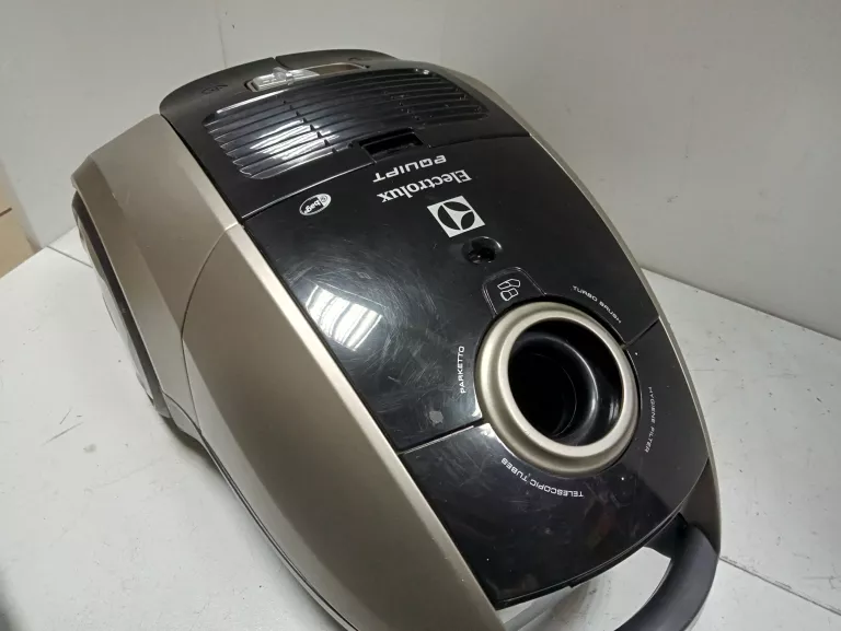 odkurzacz-electrolux-equipt-eeq30-akcesoria-moc-1400
