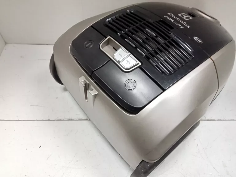 odkurzacz-electrolux-equipt-eeq30-akcesoria-rodzaj-odkurzacza-workowy