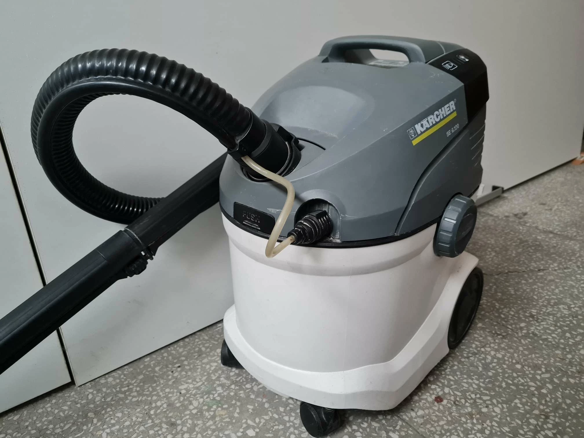 odkurzacz-pioracy-karcher-se-6100-1400w-4l-moc-1400