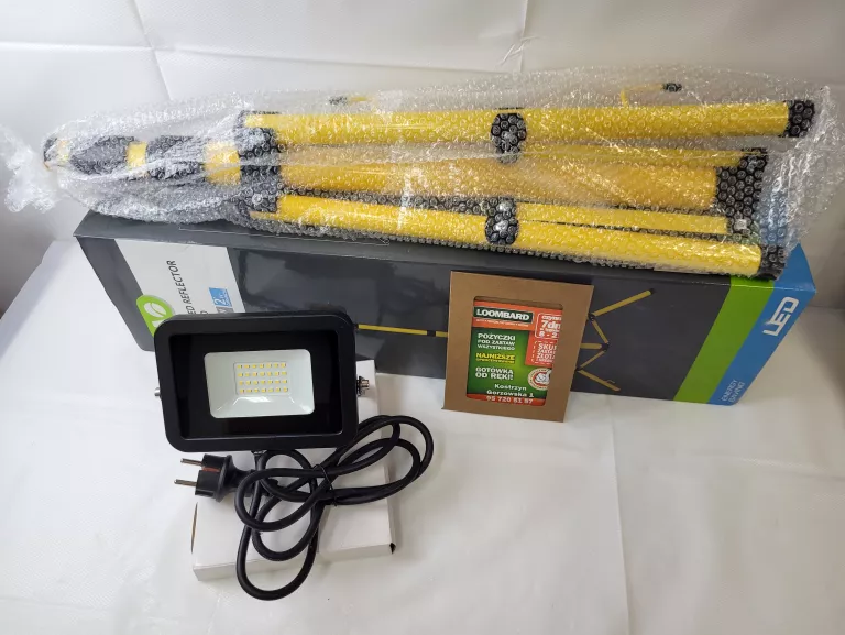 REFLEKTOR LED GAO ISPOT 20W 4000K ZE STOJAKIEM