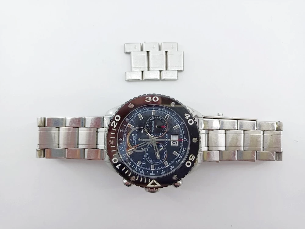 zegarek-edox-class-1-z-uszkodzeniem-ksztalt-koperty-okragla