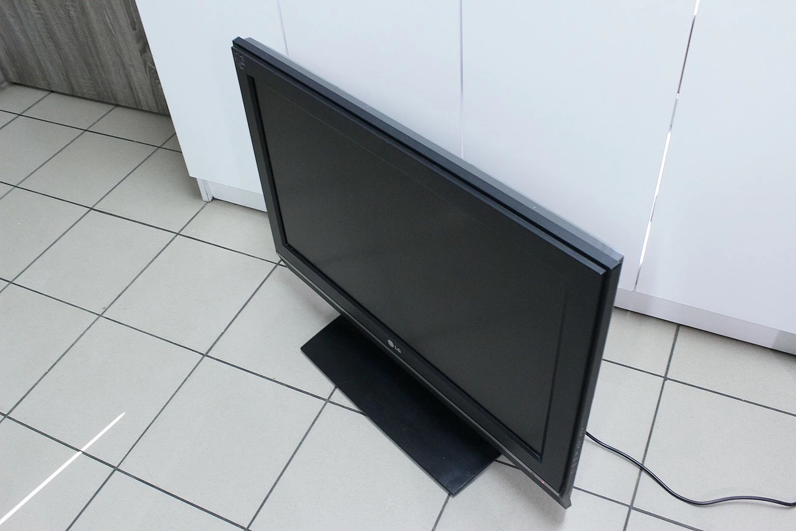 tv-lg-32le2r-stan-uszkodzony