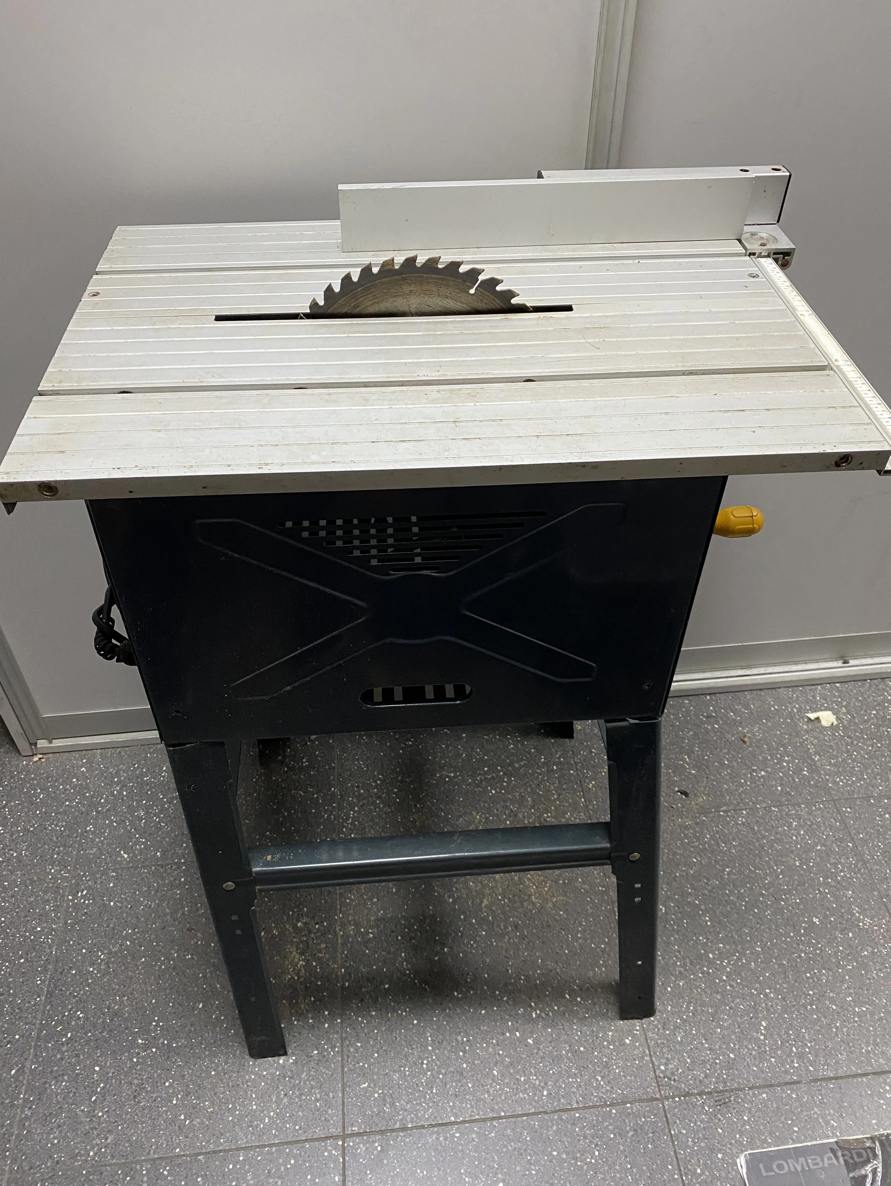 pila-stolowa-nutool-nts1500-1500w-srednica-otworu-pily-16