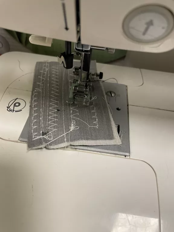 MASZYNA DO SZYCIA JUKI HZL-K65 + STOLIK POWIEKSZ,