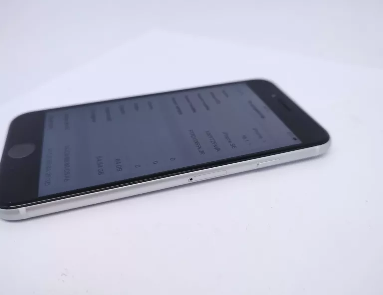 apple-iphone-se-2021-kolor-bialy