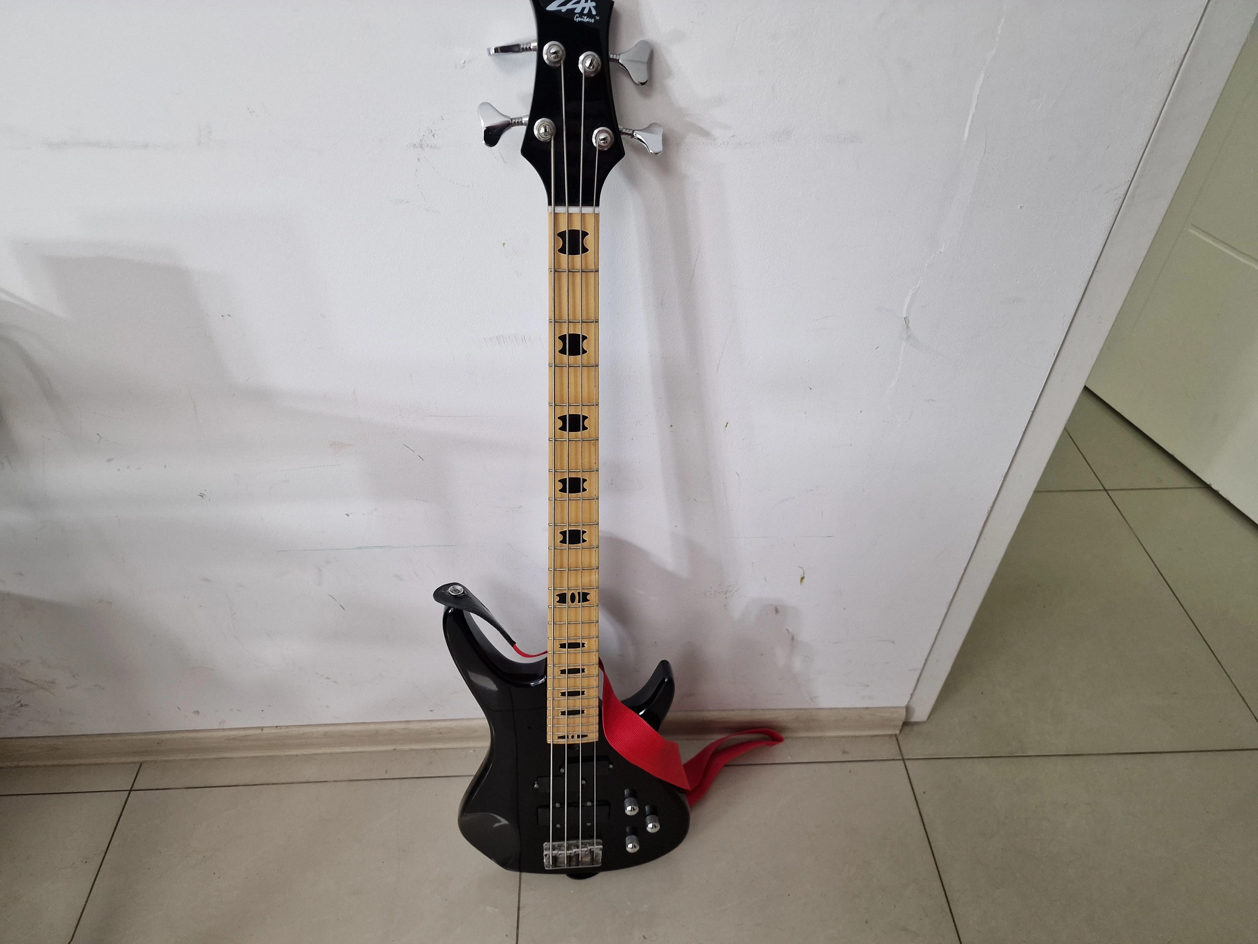 gitara-elektryczna-zak-3-maja-48-poznan-ska-x