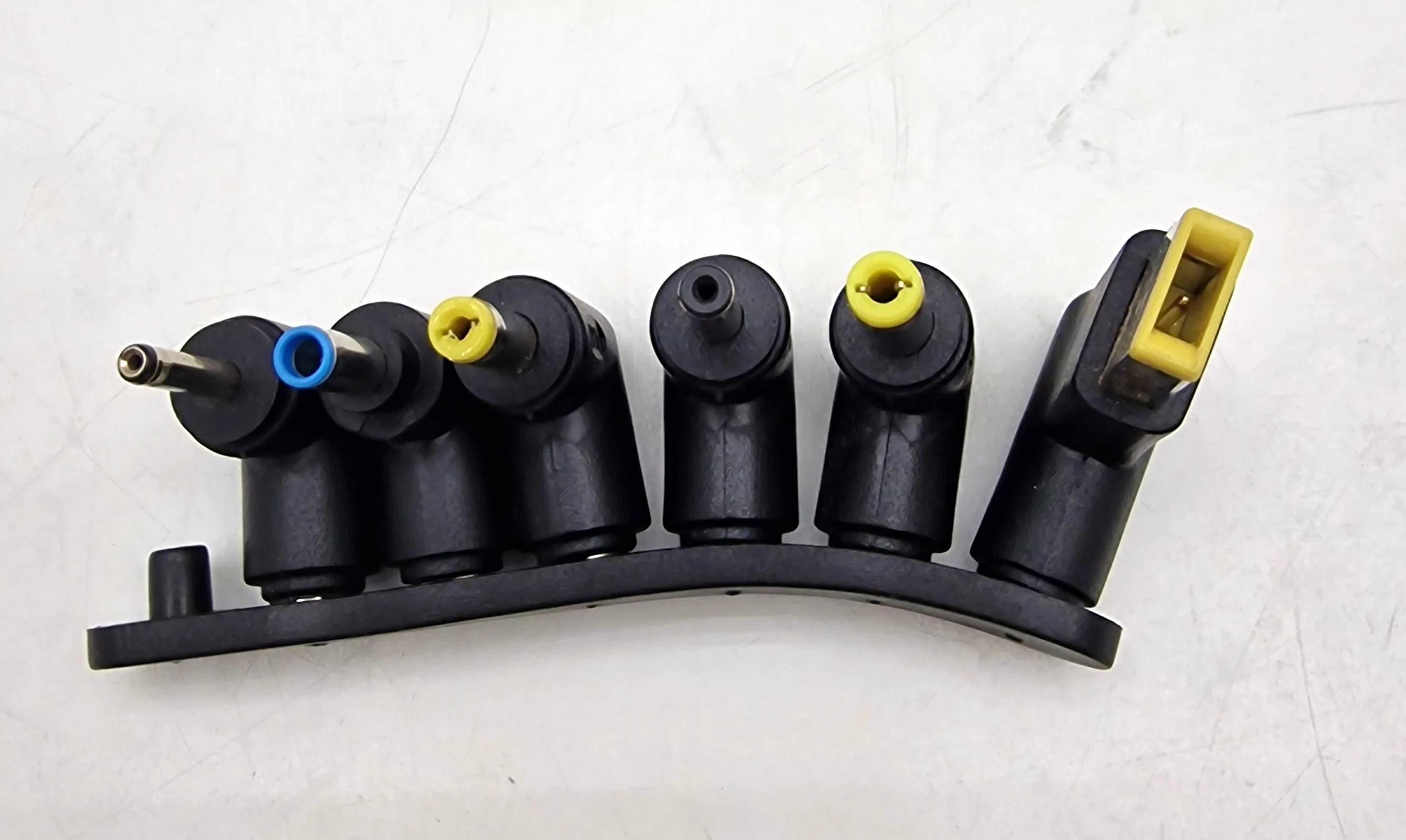 hama-zasilacz-uniwersalny-do-laptopa-12-22v-90w-stan-uzywany