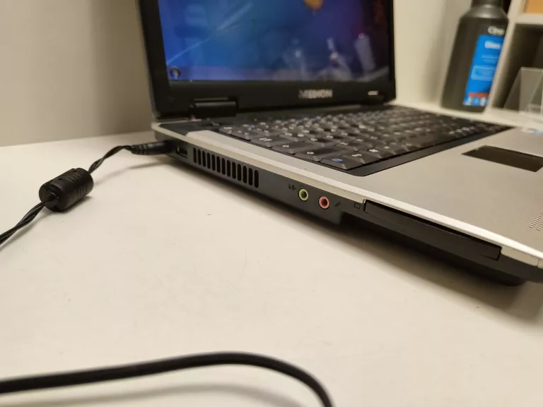LAPTOP MEDION MIM2300  CZYTAJ OPIS