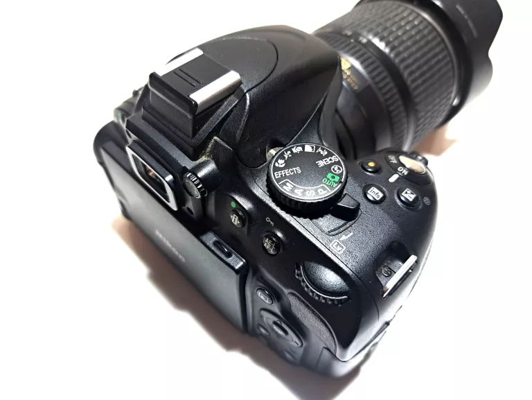 NIKON D5100 + NIKKOR AF-S 18-105MM 3.5-5.6G