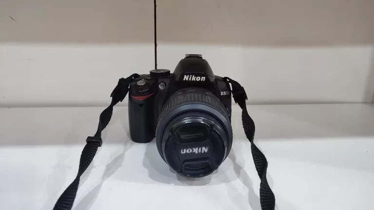 NIKON D3000 S