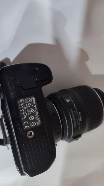 NIKON D3000 S