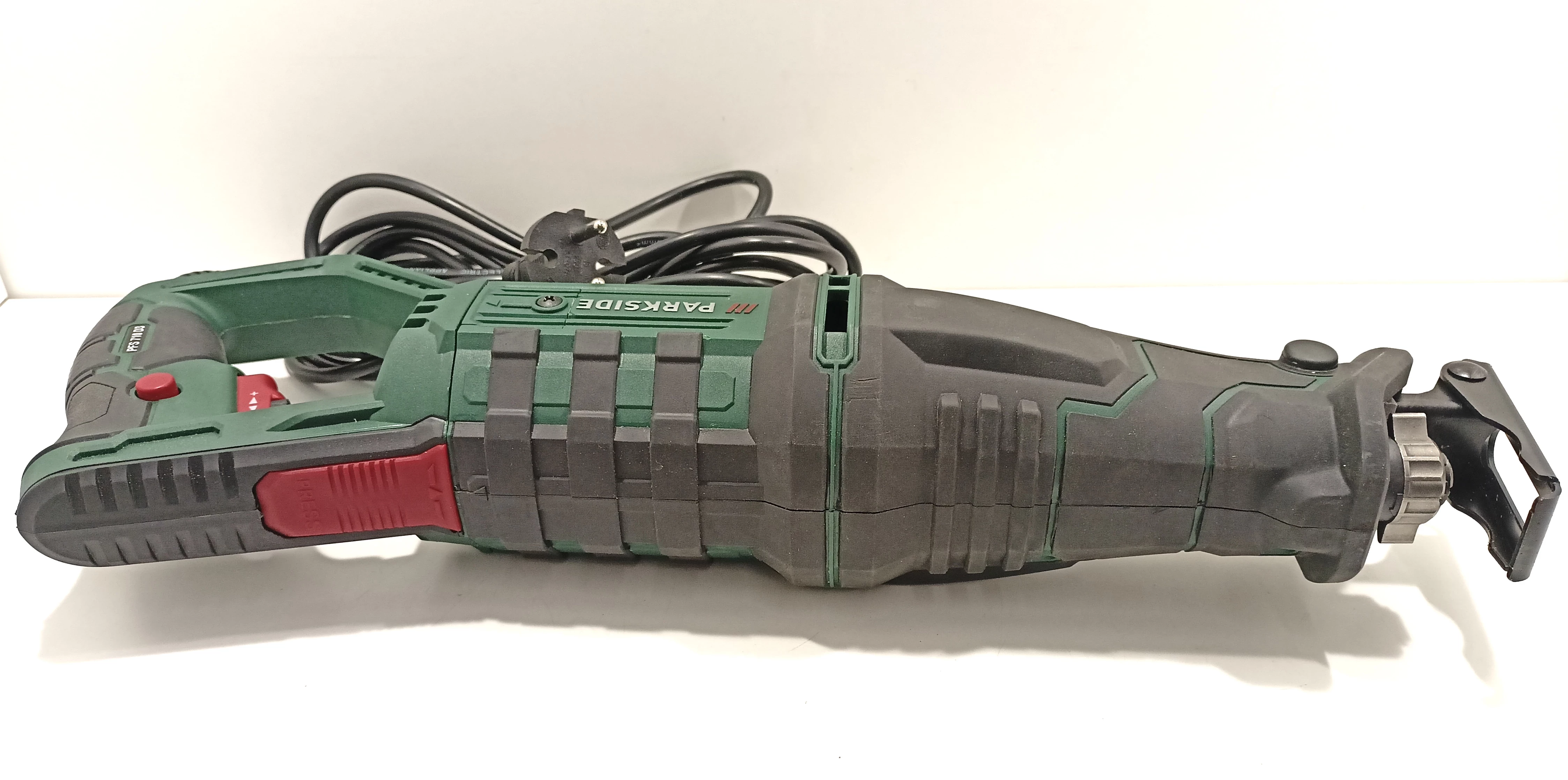 parkside-pila-szablasta-pfs710-d3-710w-na-czesci-glebokosc-ciecia-w-drewnie-160