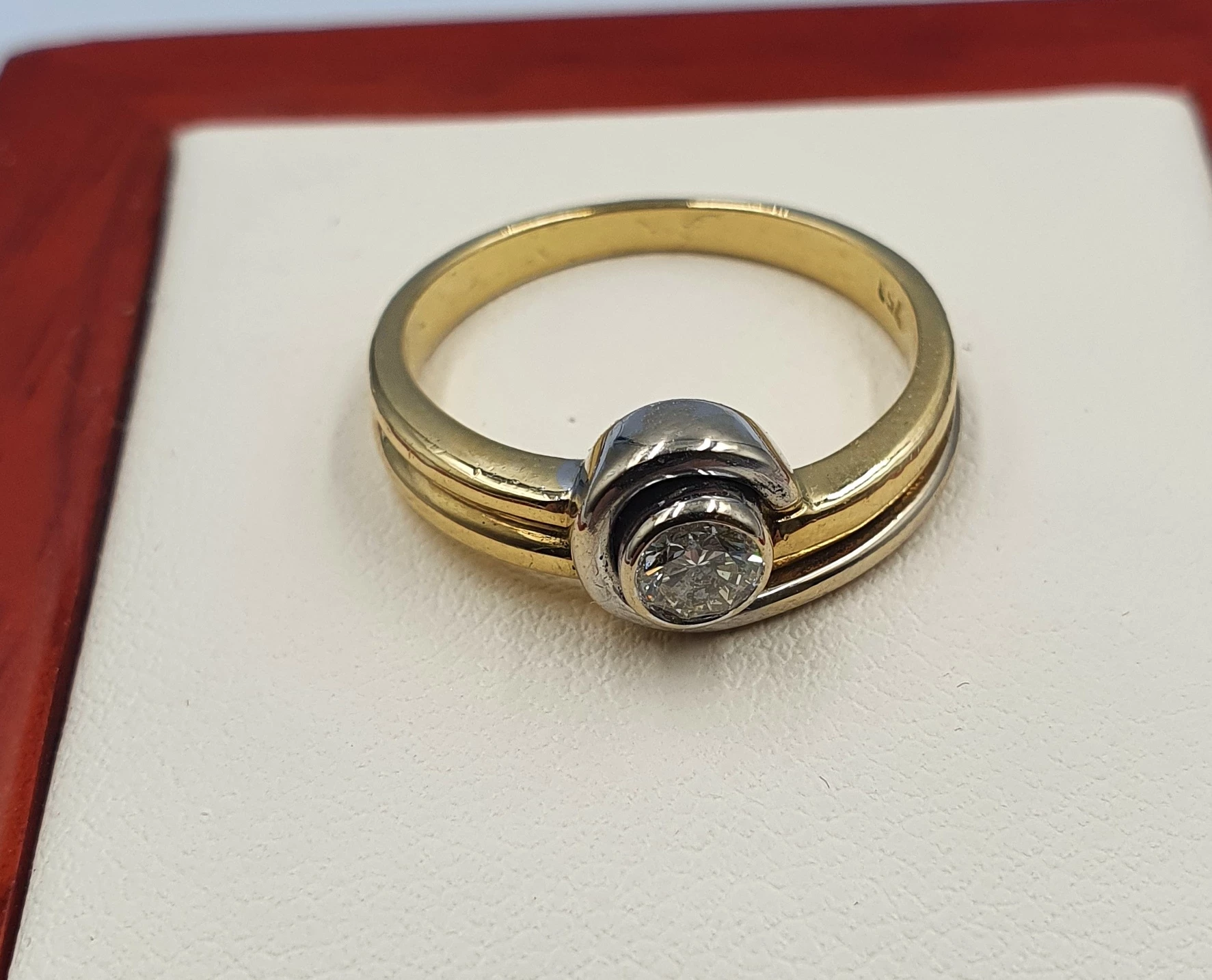 zloty-pierscionek-z-brylantem-p750-452-gr-kamien-brylant