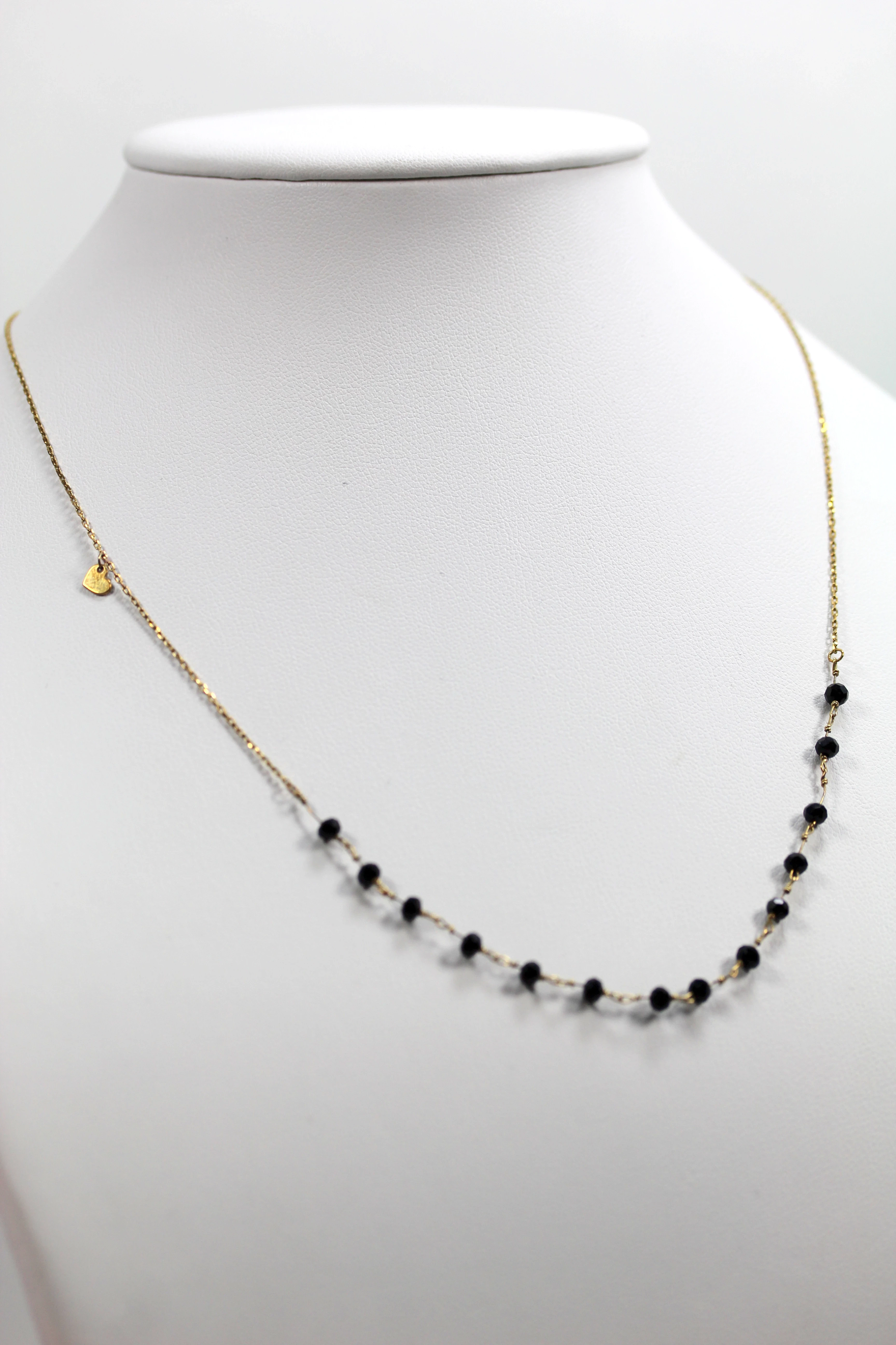 zloty-lancuszek-z-czarnymi-kamieniami-48cm-p585-stan-uzywany