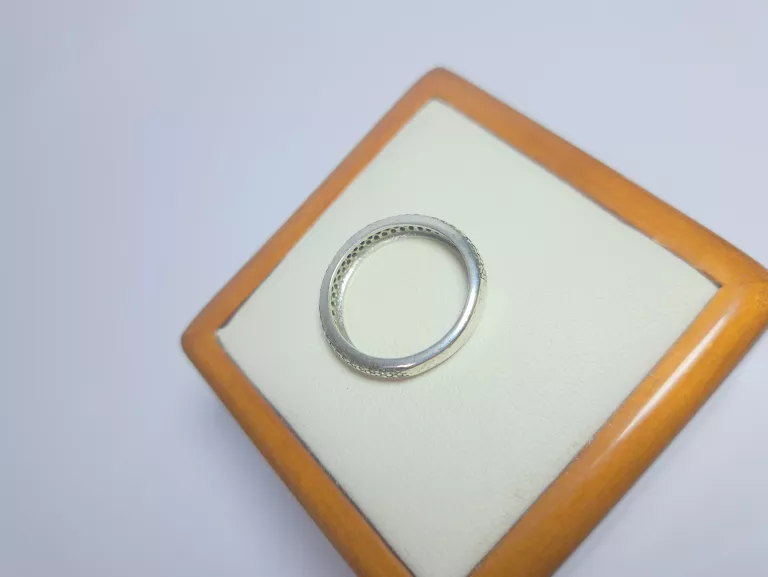 PIĘKNY SREBRNY PIERŚCIONEK! P925! 2,63G!