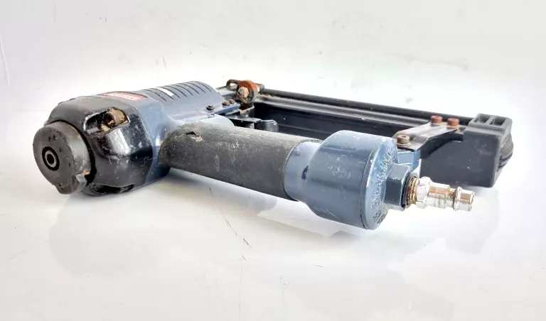 GWOŹDZIARKA PNEUMATYCZNY ROCKWORTH AR2581-PL