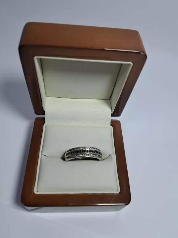 PIĘKNY SREBRNY PIERŚCIONEK! P925! 3,45G!