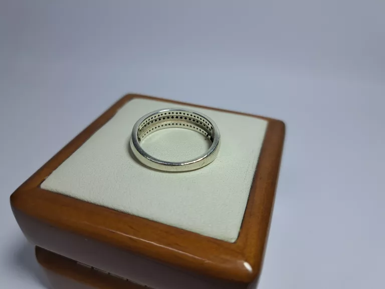 PIĘKNY SREBRNY PIERŚCIONEK! P925! 3,45G!