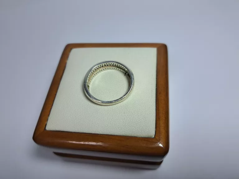 PIĘKNY SREBRNY PIERŚCIONEK! P925! 3,45G!