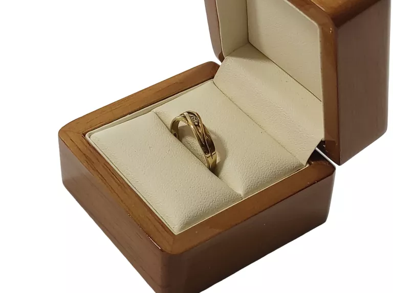 zloty-pierscionek-z-brylantem-333-138g-r-105-rodzaj-2205-2