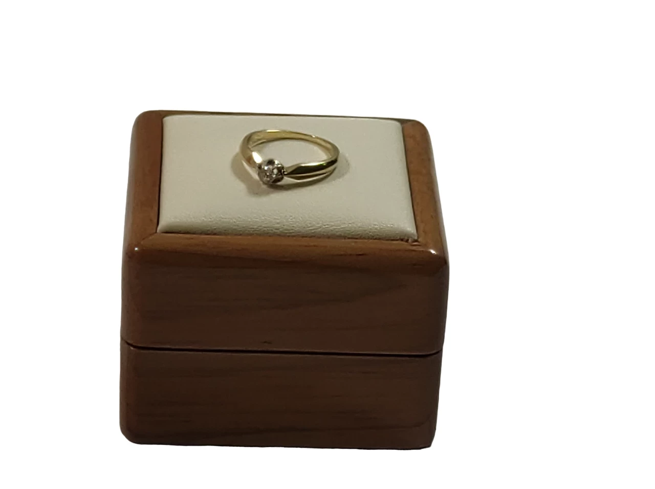 zloty-pierscionek-z-cyrkonia-585-166g-r-10-kamien-17088-128