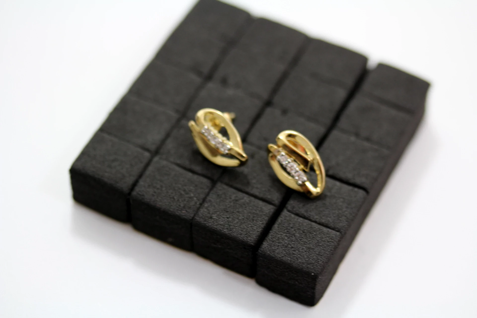 piekne-nowe-zlote-kolczyki-333-cyrkonie-sztyft-marka-226434-315782