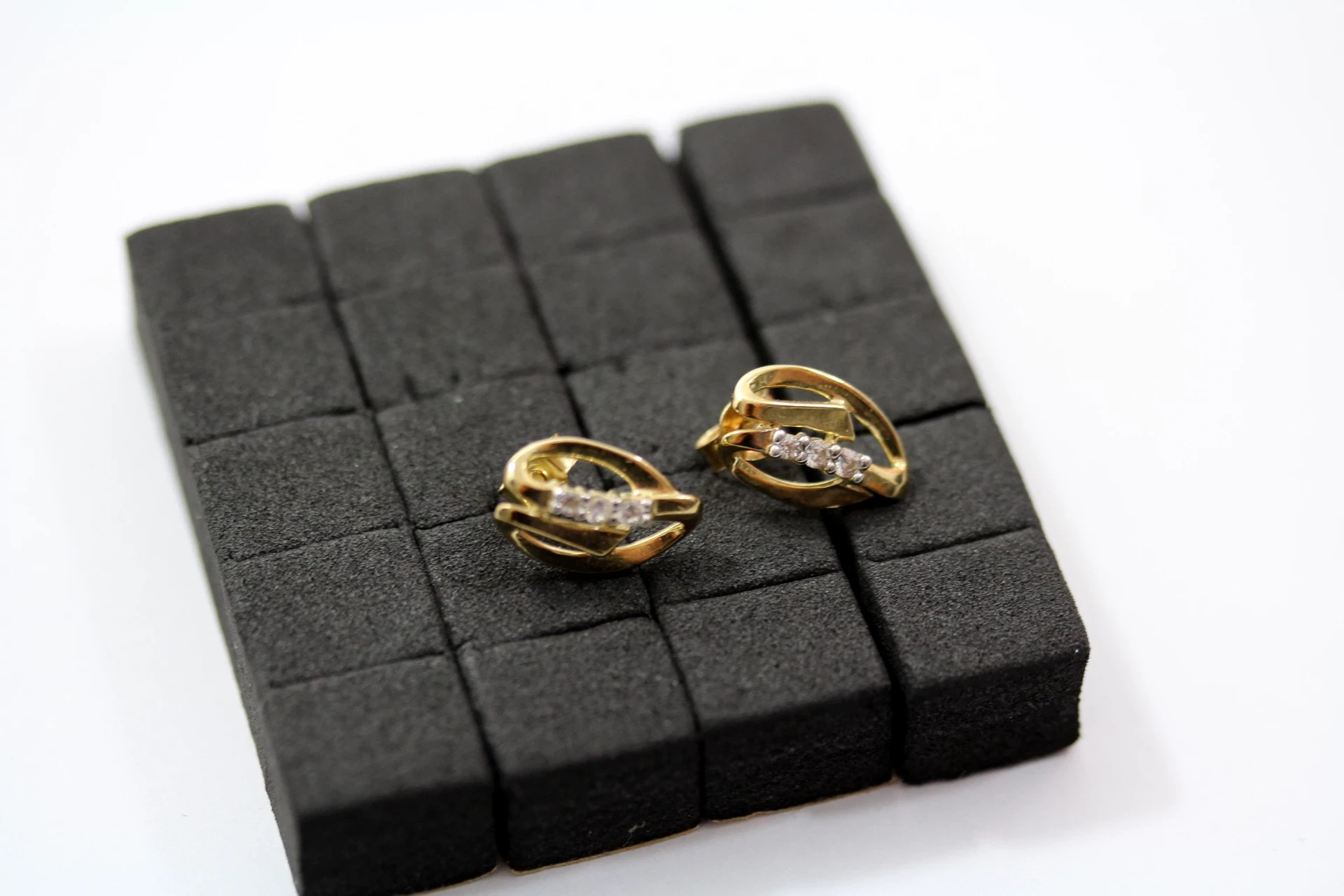 piekne-nowe-zlote-kolczyki-333-cyrkonie-sztyft-rodzaj-2205-2