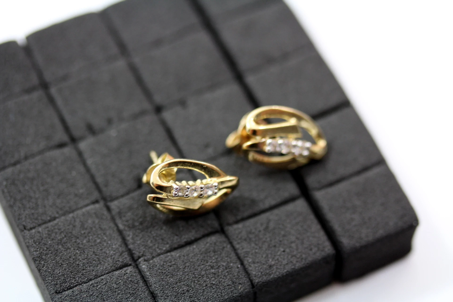 piekne-nowe-zlote-kolczyki-333-cyrkonie-sztyft-stan-11323-1