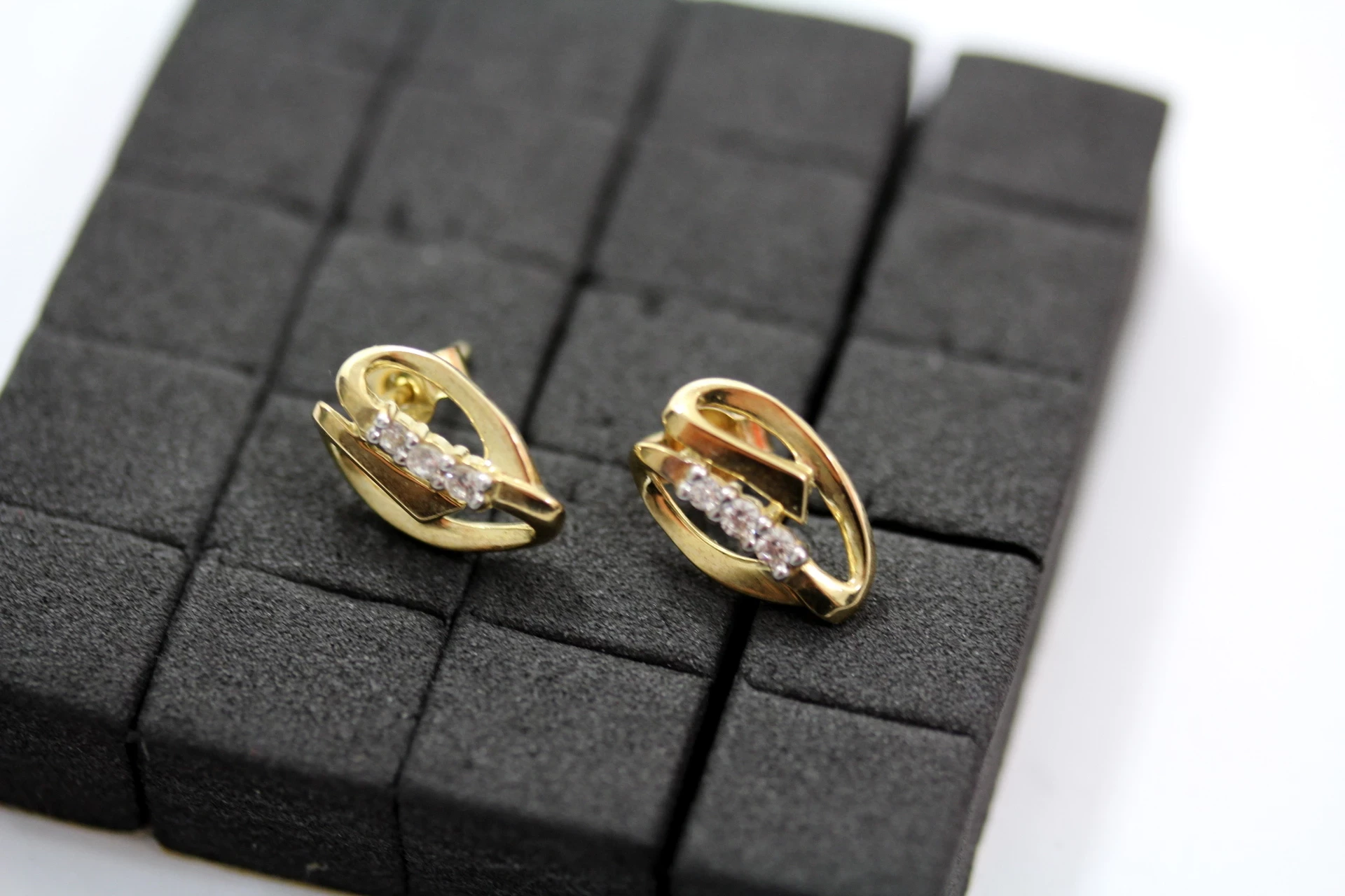 piekne-nowe-zlote-kolczyki-333-cyrkonie-sztyft-rodzaj-zapiecia-2207-1