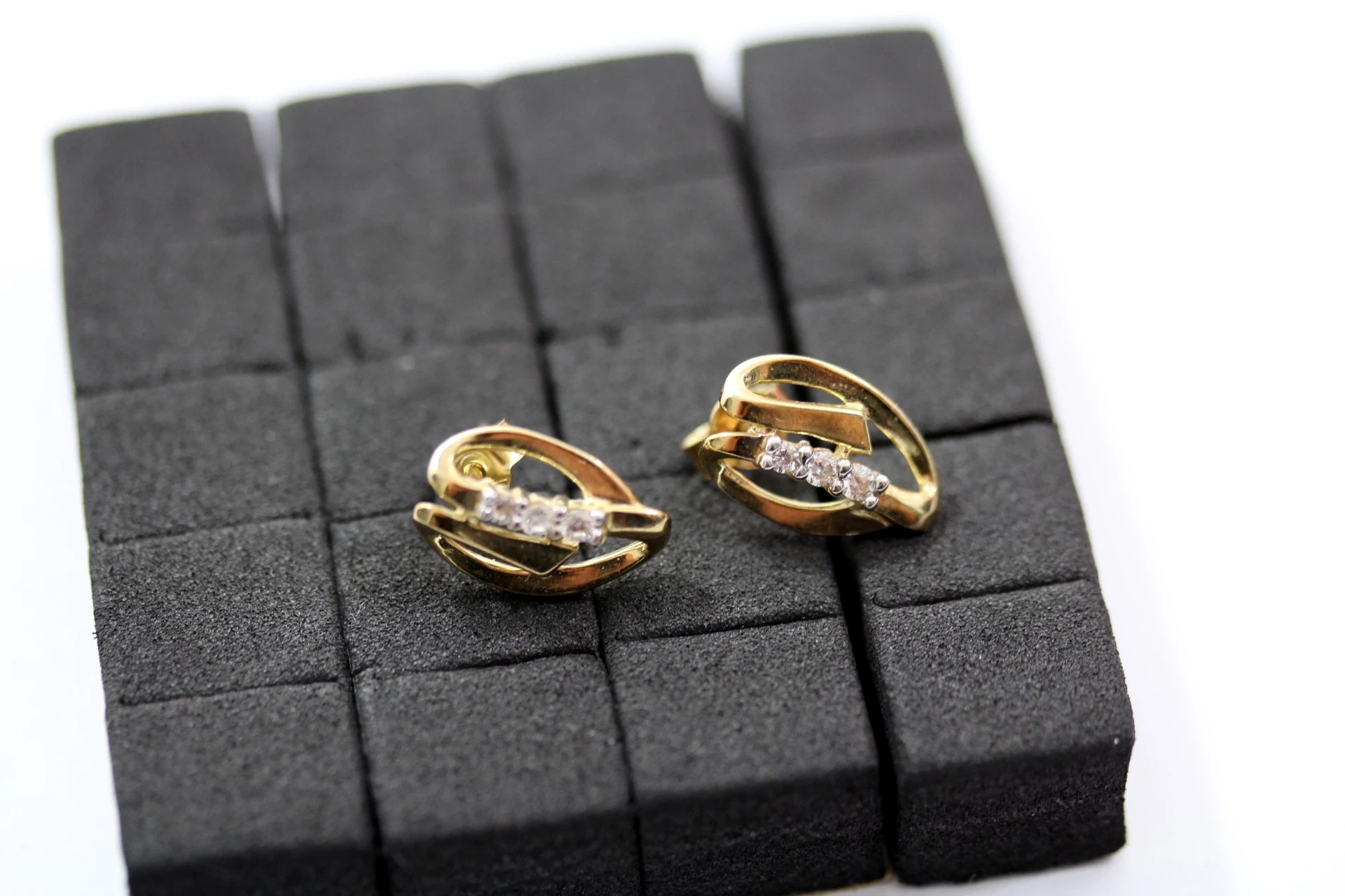 piekne-nowe-zlote-kolczyki-333-cyrkonie-sztyft-ean-gtin-4375166067089