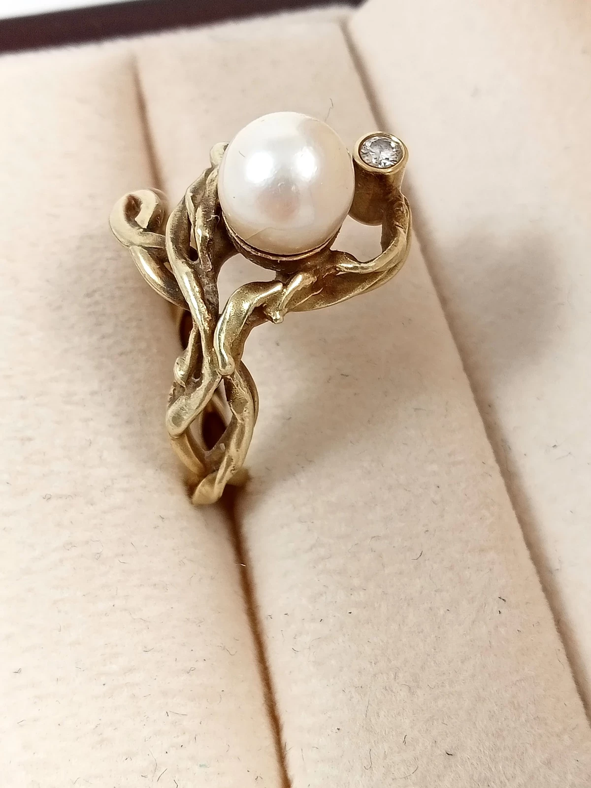 zloty-pierscionek-pleciony-z-perla-843g-pr585-r20-rodzaj-wyrob-jubilerski