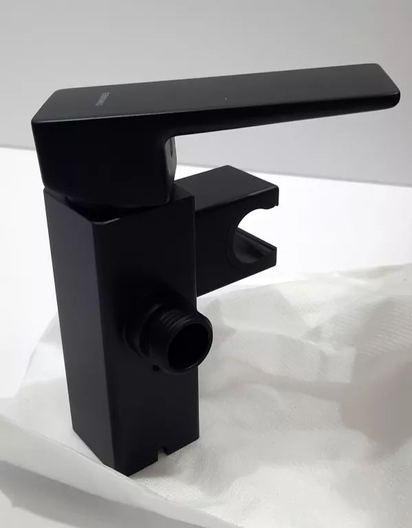 zestaw-podtynkowy-bidetowy-omnires-alton-czarny-linia-alton