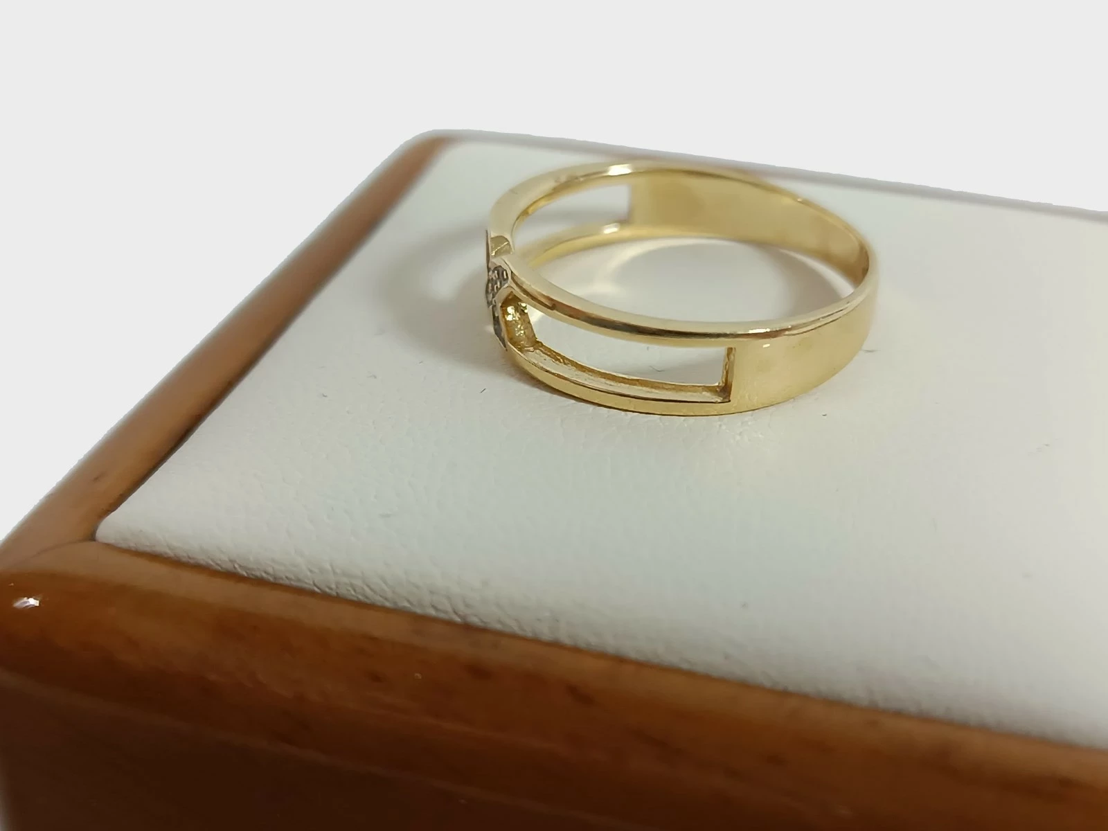 piekny-zloty-pierscionek-pr-585-ean-gtin-5901050601146