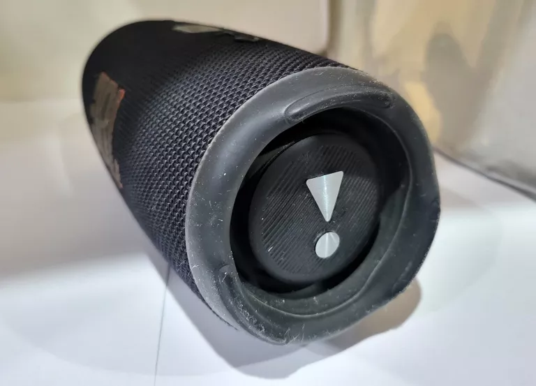 glosnik-jbl-charge-5-opis-kolor-czarny