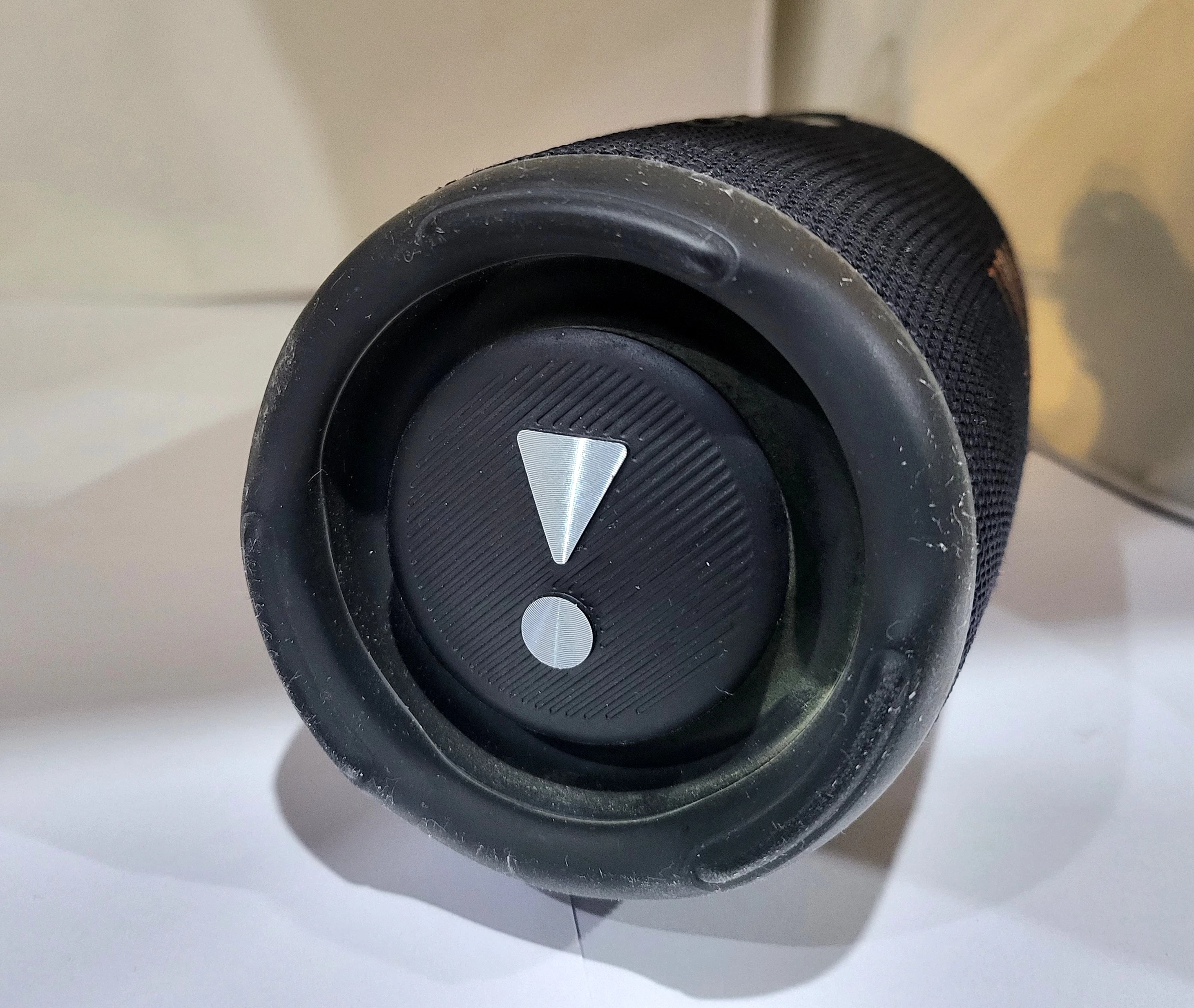 glosnik-jbl-charge-5-opis-funkcje-odtwarzanie-plikow-audio