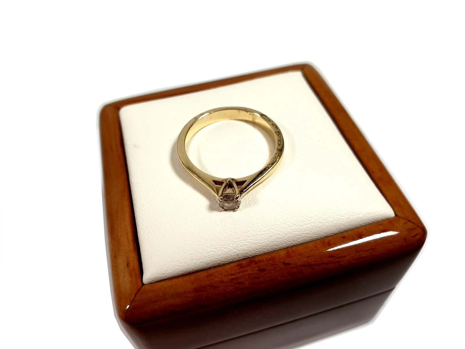 piekny-zloty-pierscionek-pr-585-material-15835-2