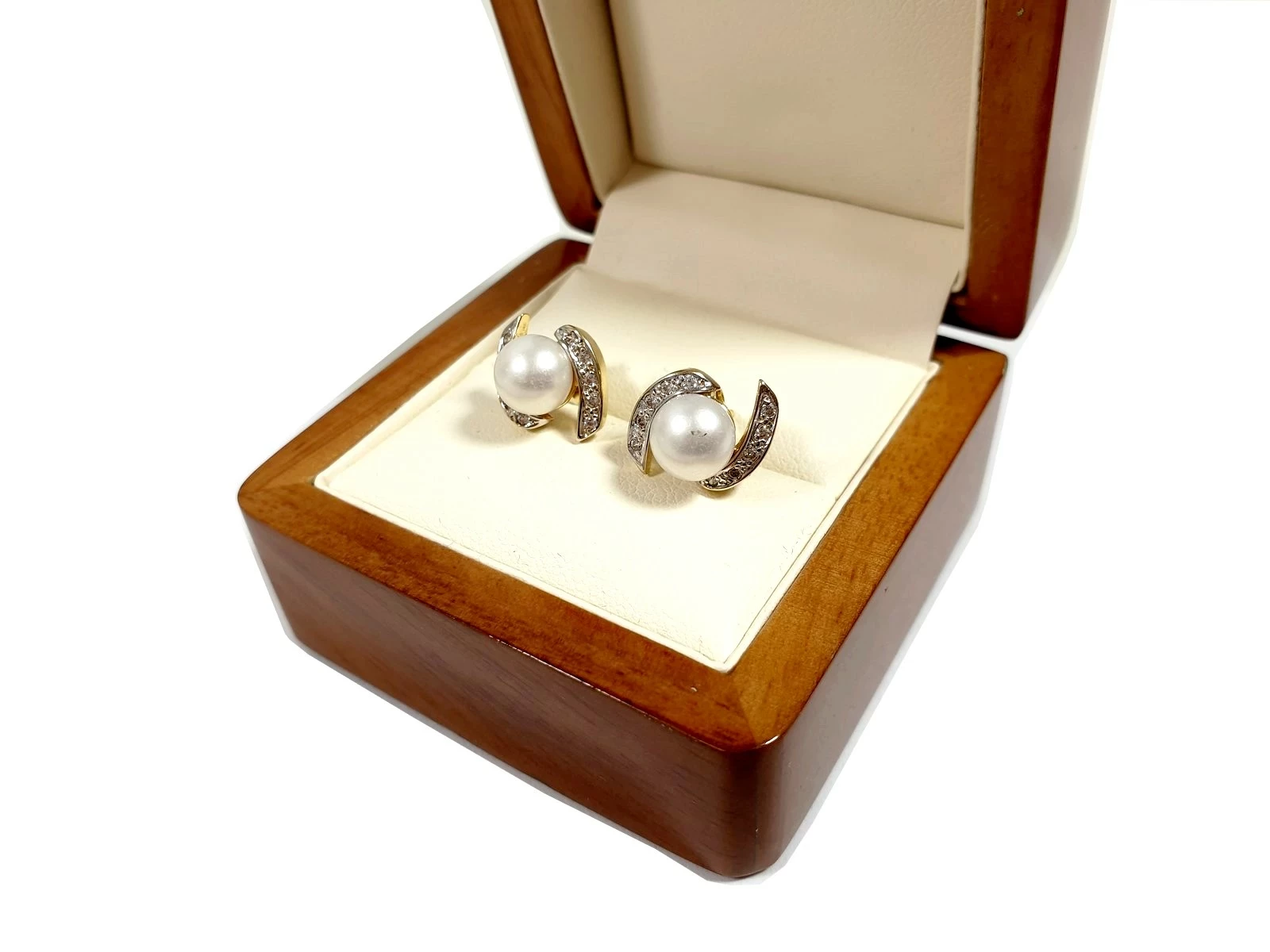 piekne-zlote-kolczyki-pr-585-z-perla-ean-gtin-5901050601146