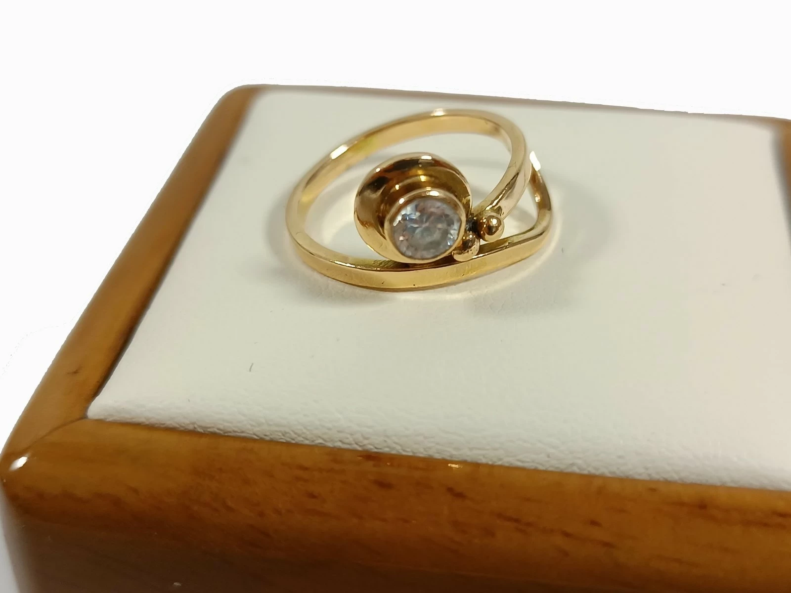 piekny-zloty-pierscionek-pr-585-ean-gtin-5901050601146