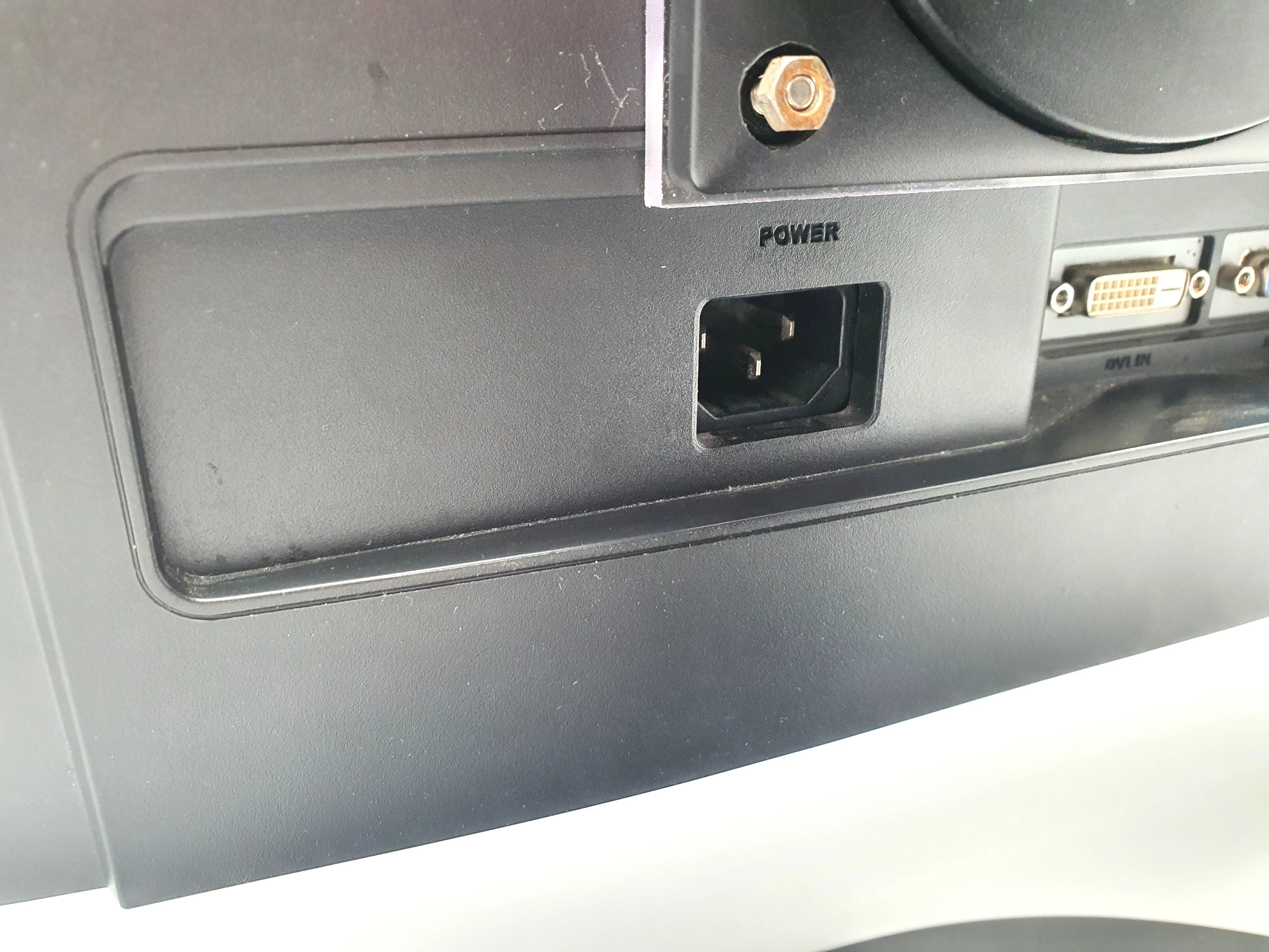 monitor-samsung-syncmaster-ex2220-rodzaj-podswietlania-led