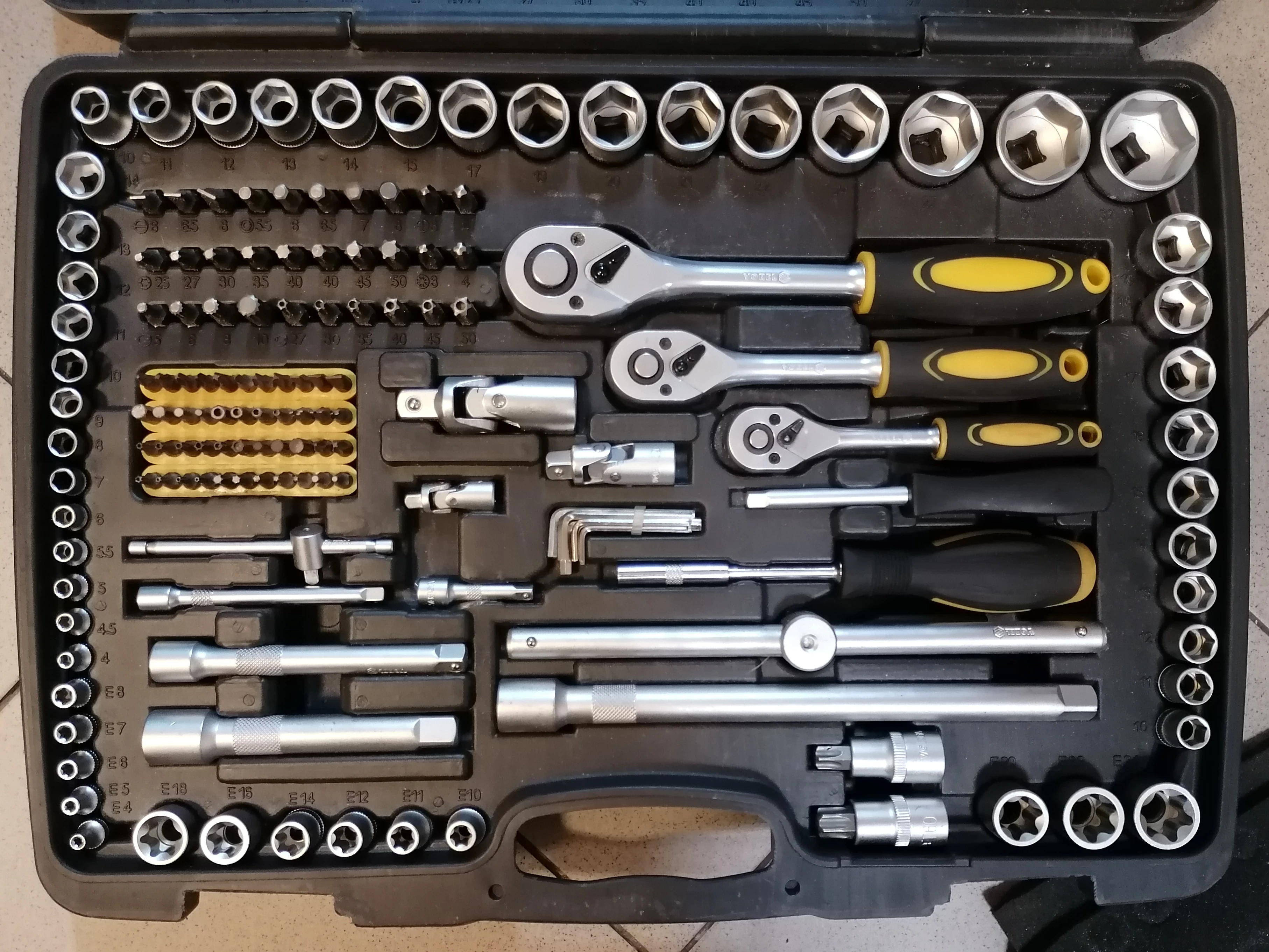 zestaw-narzedzi-vorel-58700-walizka-stan-uzywany